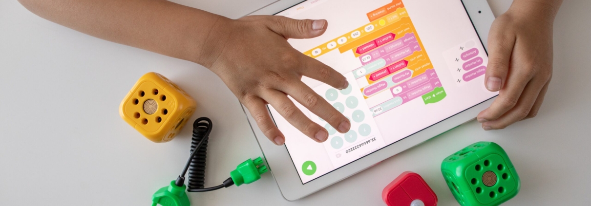 robo-wunderkind-hLvQ4-QEBAE-unsplash-scaled